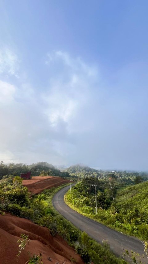 Jalan Poros Long Ampung ke Long Nawang